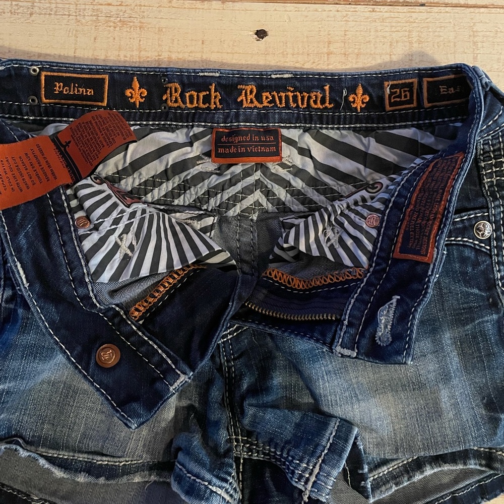 ROCK REVIVAL WOMANS SIZE 26 EASY SHORT